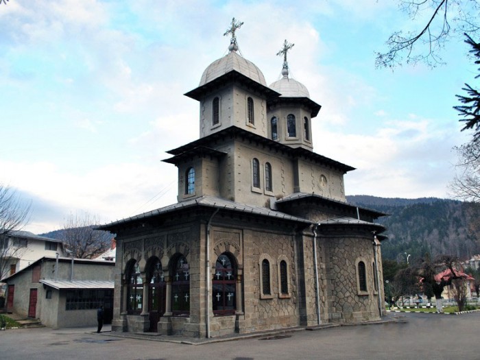 Biserica-Domneasca-din-Busteni-20120807110649